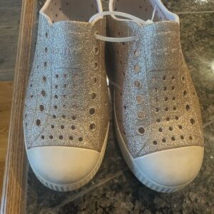 Native Kids Water Shoes in Glitter Gold